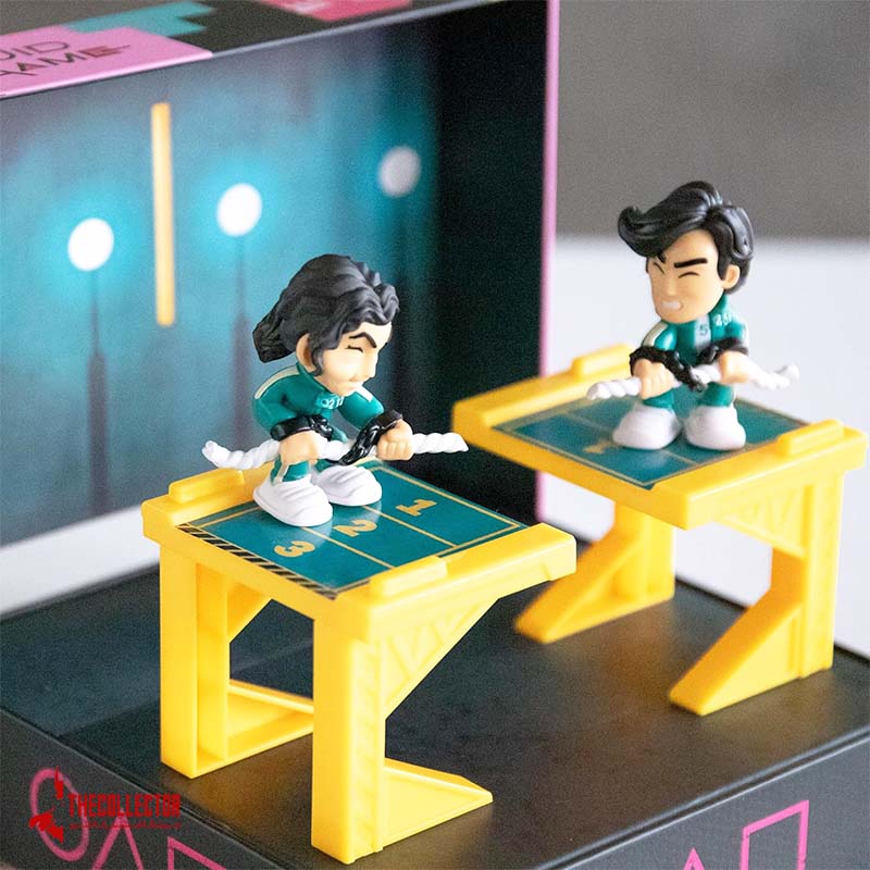 ست طناب‌کشی Squid Game از IMC Toys با مینی‌ست و فیگور. برگرفته از سریال نتفلیکس، مناسب کلکسیون و بازسازی صحنه‌های هیجان‌انگیز.